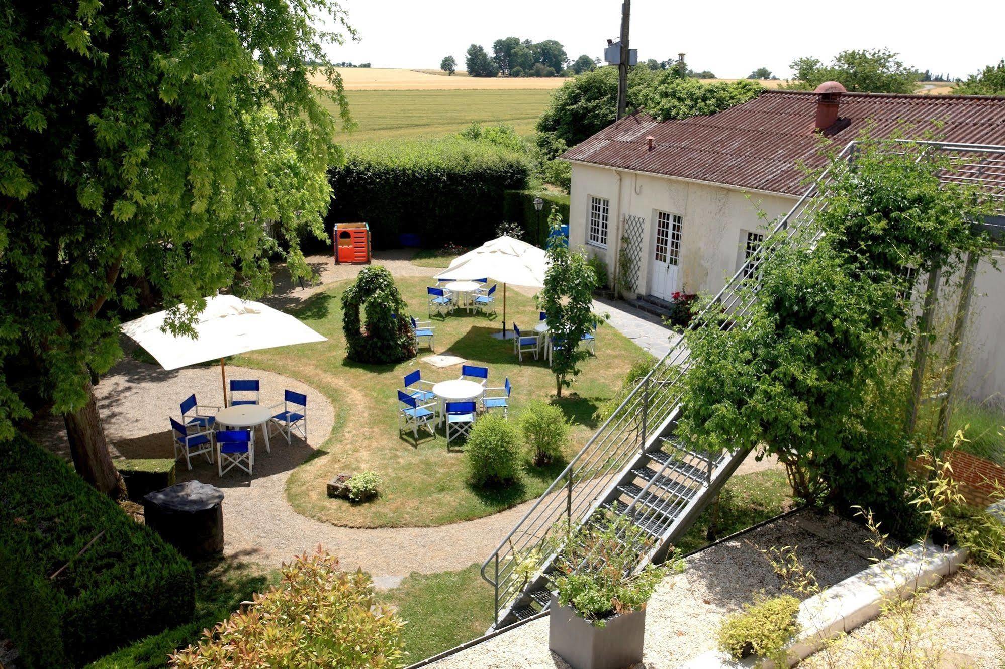 Logis Hotel Restaurant Le Faisan Dore Argentan Exterior foto