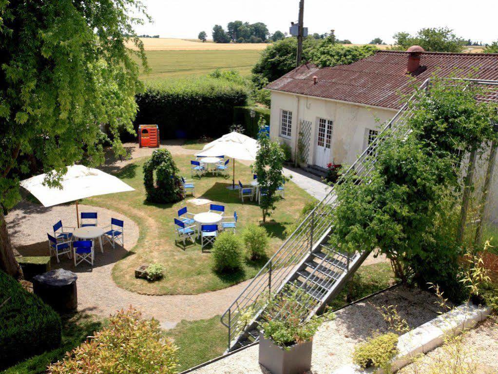 Logis Hotel Restaurant Le Faisan Dore Argentan Exterior foto